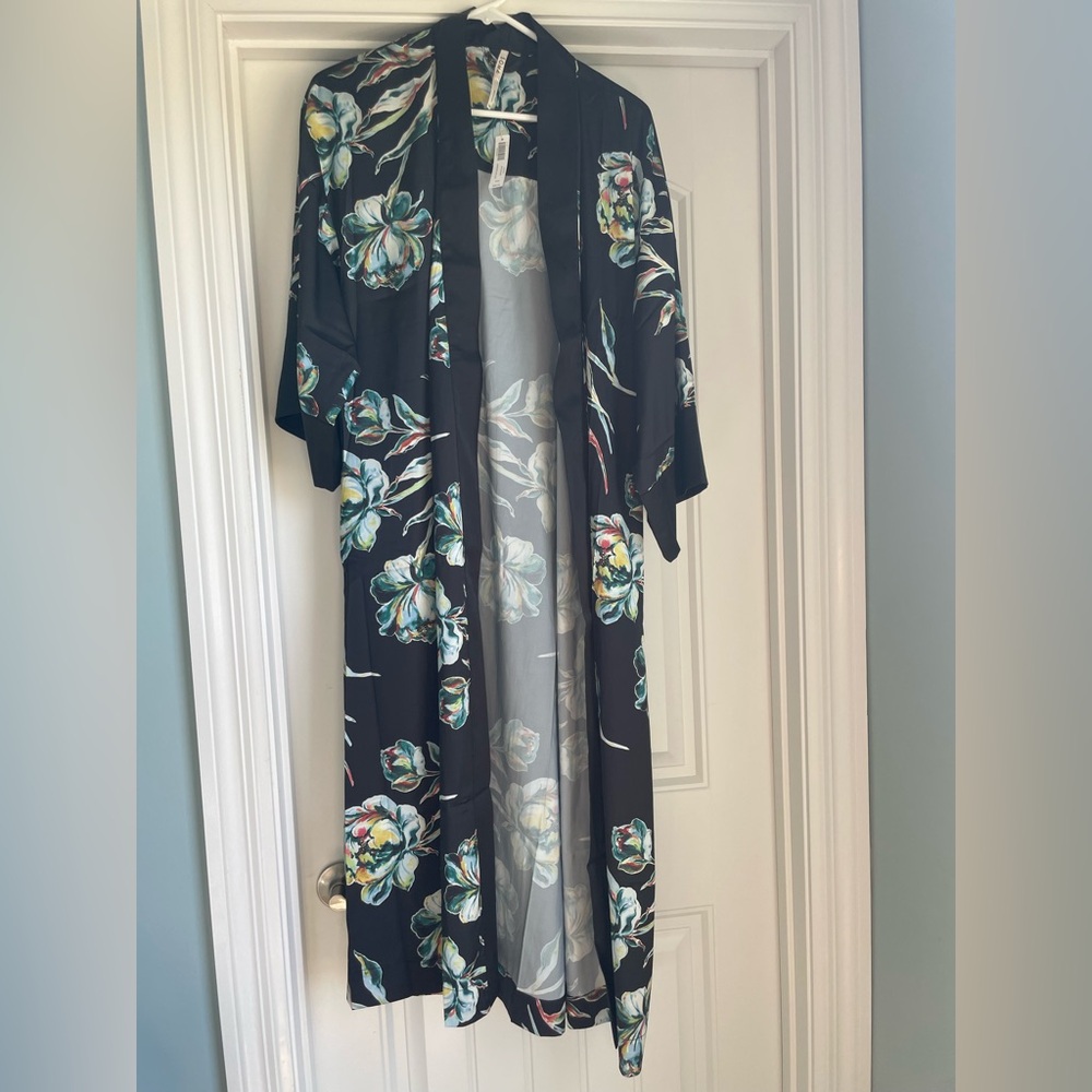 NWT Soma Satin Long Robe in impression floral black - S/M - Picture 2 of 4